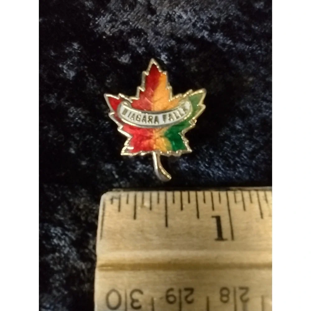 Vtg Niagara Falls Souvenir Pin Canada Colored Maple Leaf‎ Travel Brooch Jewelry